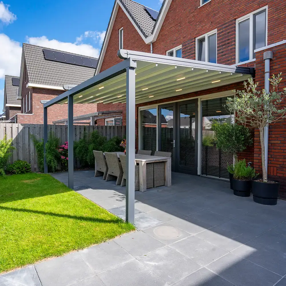 Vouwdak veranda met gesloten doek van AluSolutions