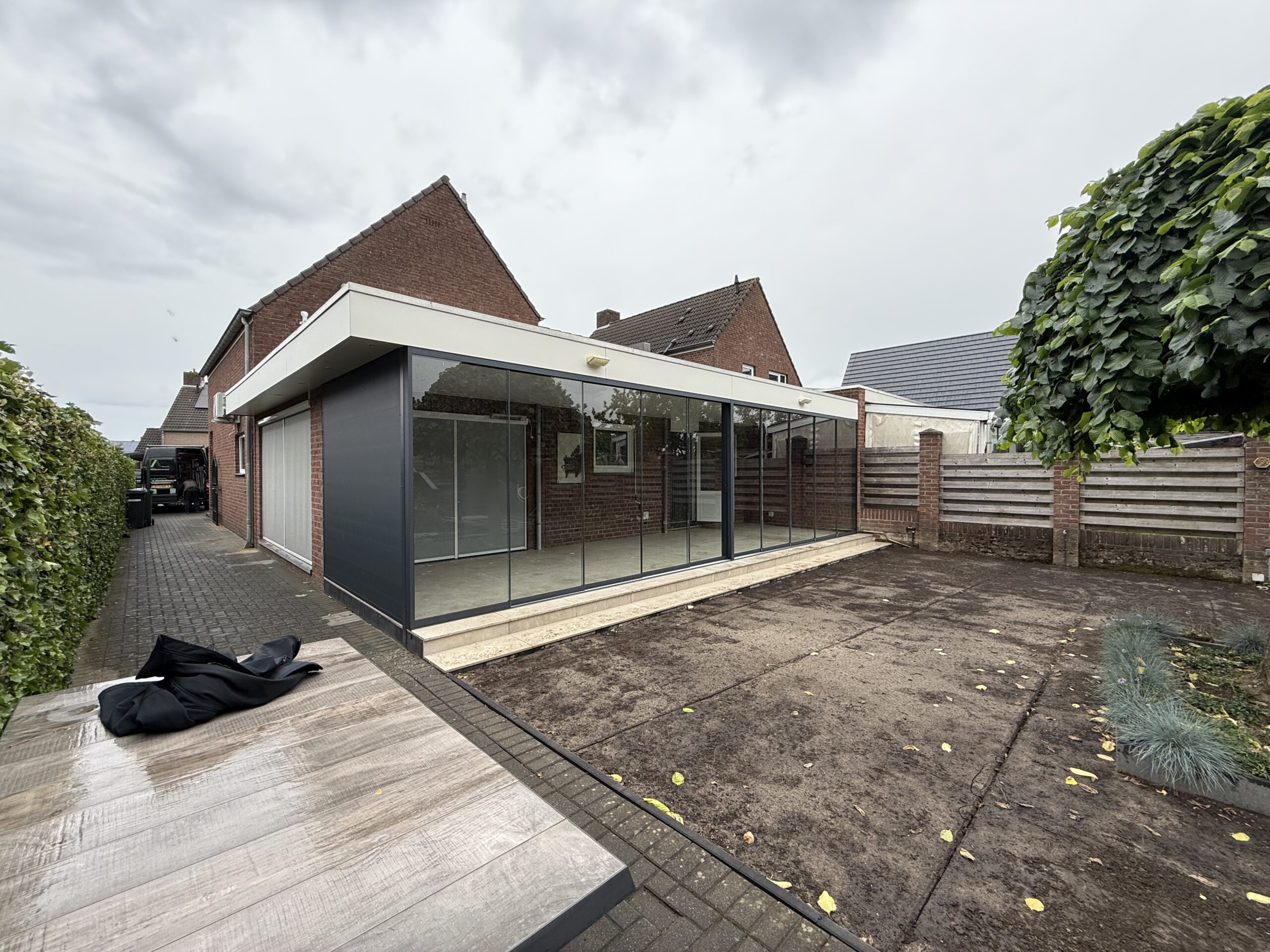 Aluminium veranda met polycarbonaat dak geplaatst door AluSolutions
