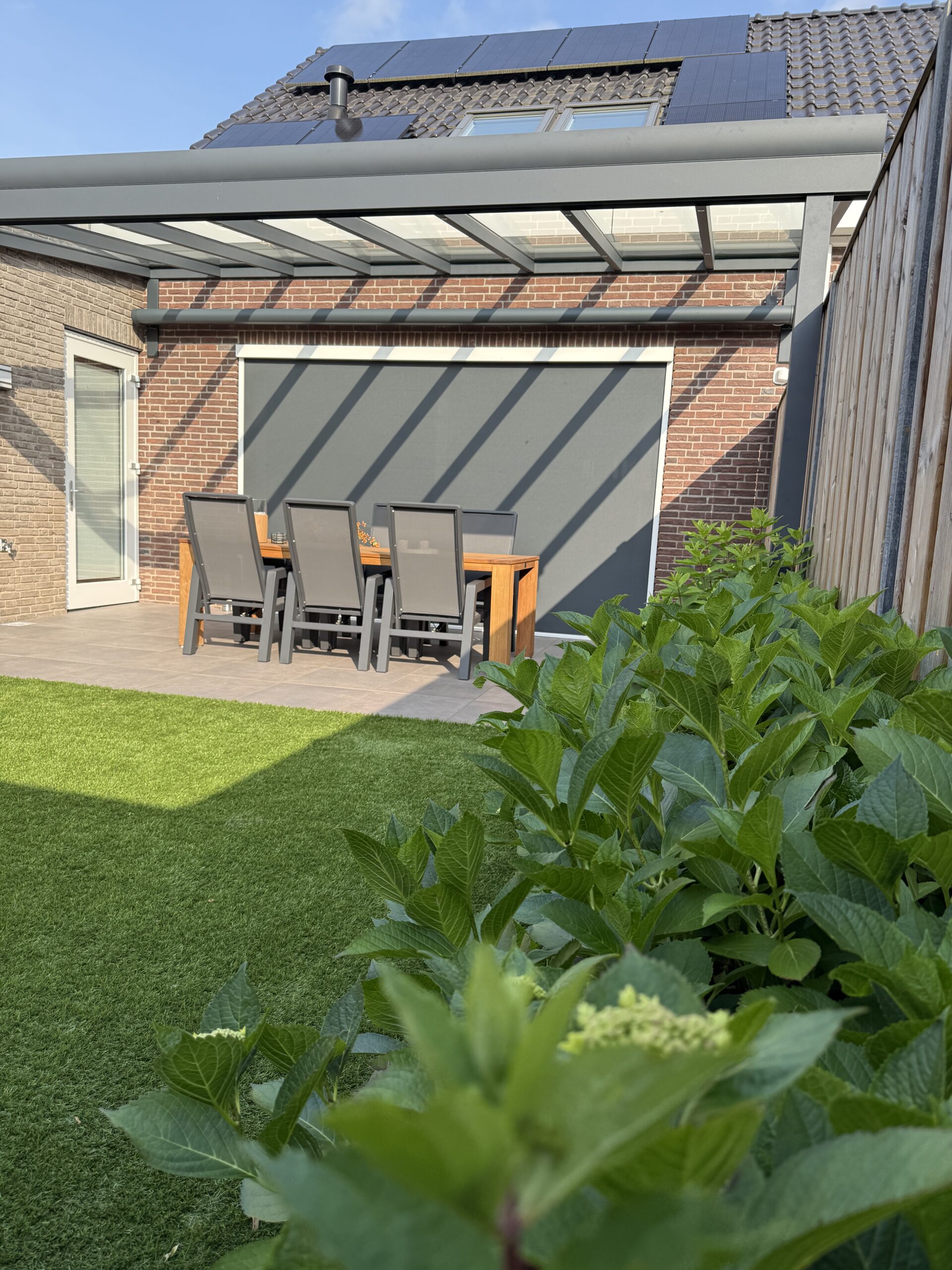 Terrasoverkapping aan woning geplaatst door AluSolutions