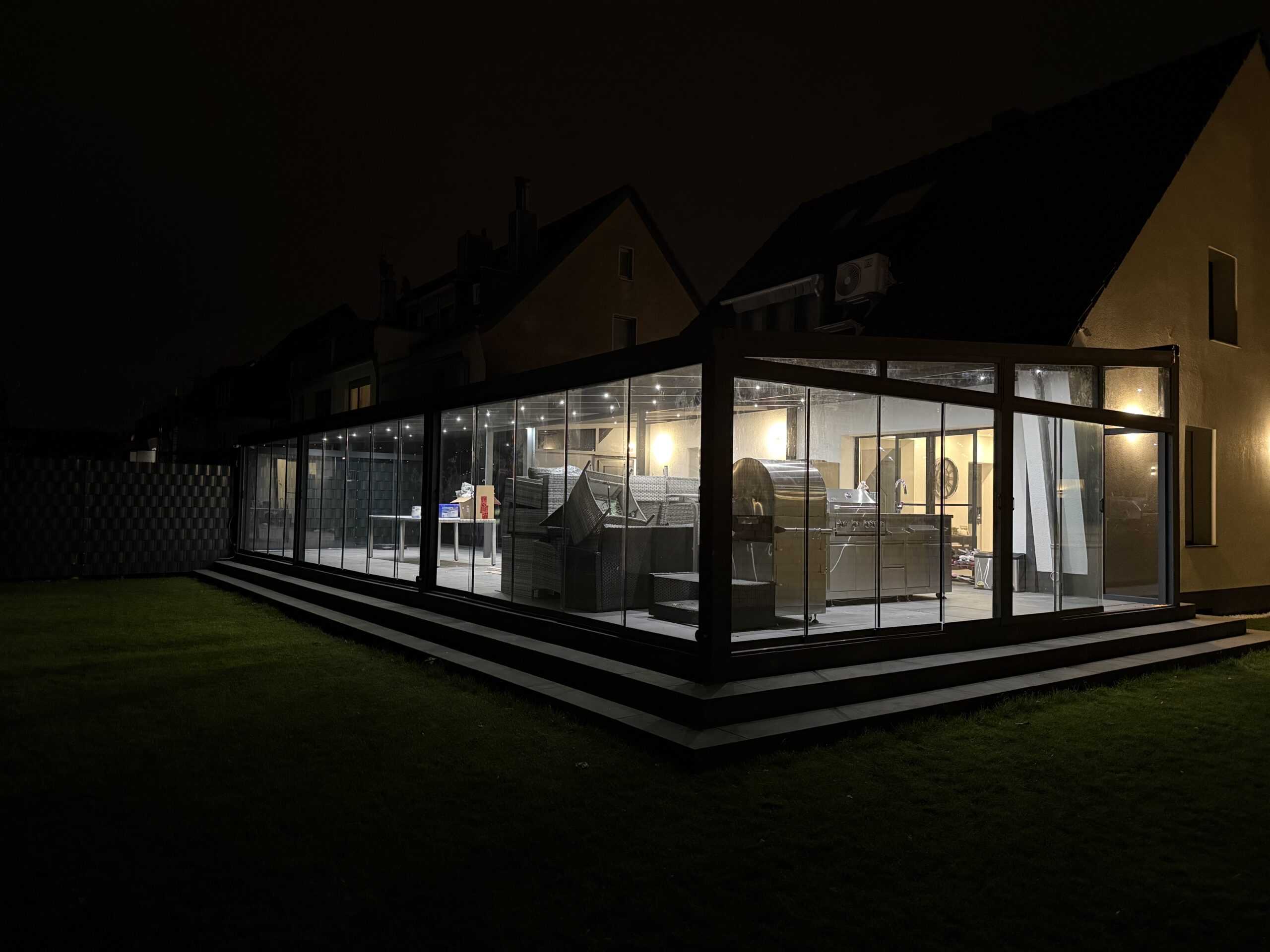 Polycarbonaat veranda aan tussenwoning geplaatst door AluSolutions