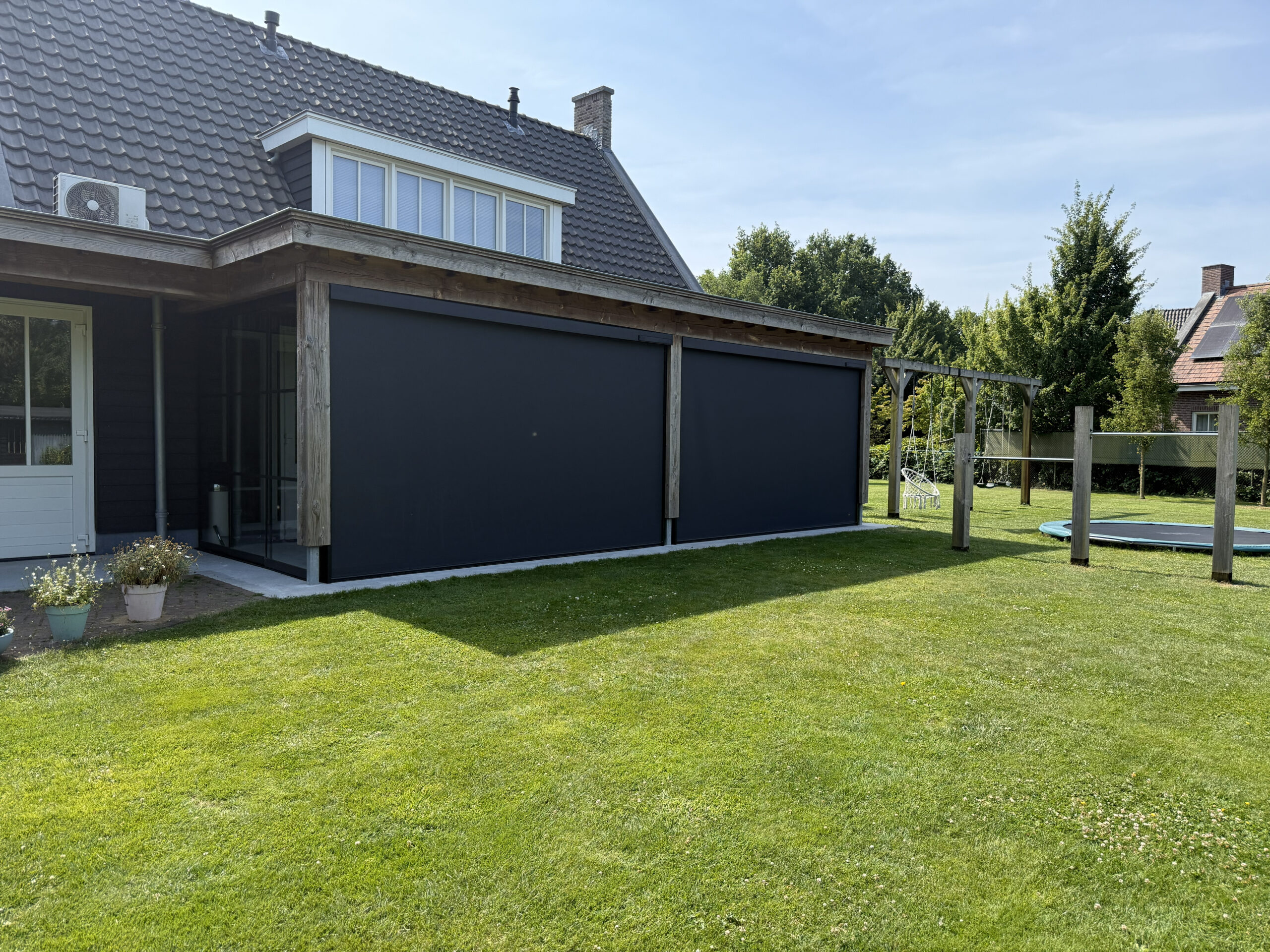 Veranda met screens van AluSolutions