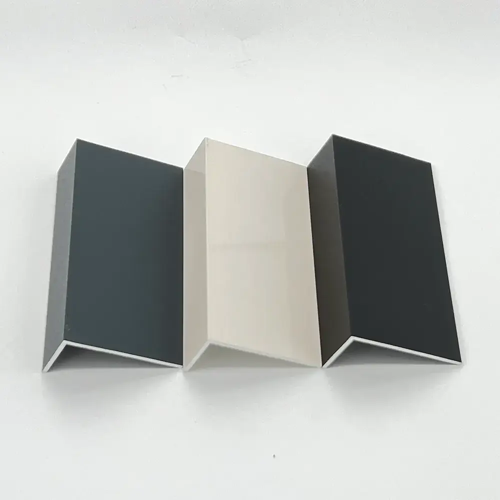 Set aluminium profielen voor veranda-montage.